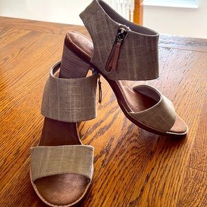 Champagne Metallic Foil Woven Women’s Majorca Cutout Block Heel Sandal